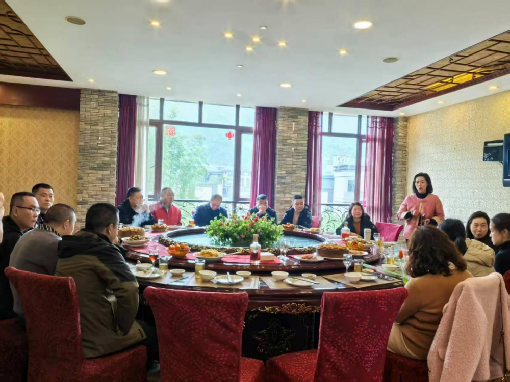 黄葛古道映红颜，巾帼健步写新篇        ——巨成集团举行庆祝2025年国际妇女节主题活动